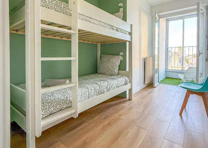 Grand Lumineux Avec Vue Imprenable Sur La Baie Des Sables D'olonne - 6 Personnes *