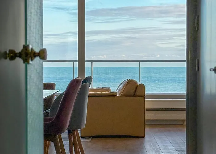 Grand Lumineux Avec Vue Imprenable Sur La Baie Des Sables D'olonne - 6 Personnes *